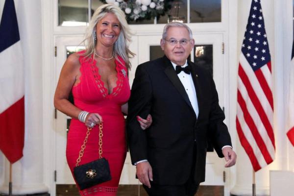 Senator Bob Menendez and his wife Nadine Arslanian (REUTERS)