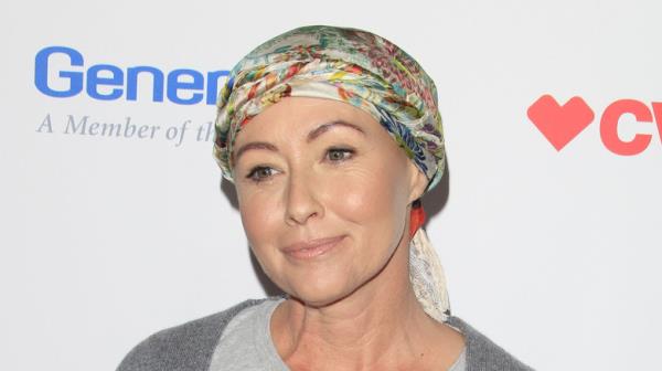 Shannen Doherty in headscarf