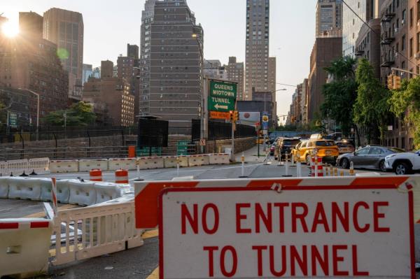 A view of the closed tunnel.